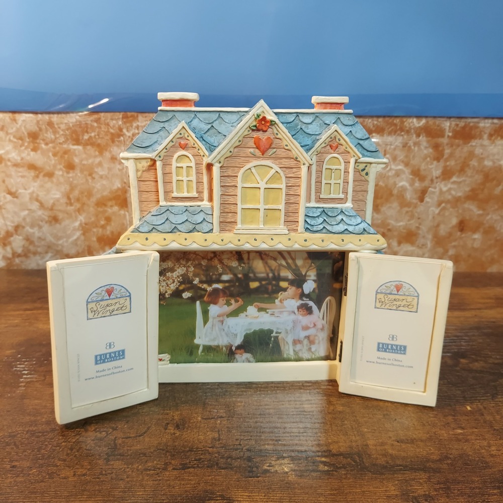 Susan Winget Burnes of Boston 2002 Cottage House 3D Resin Picture Frame 7.5x8in